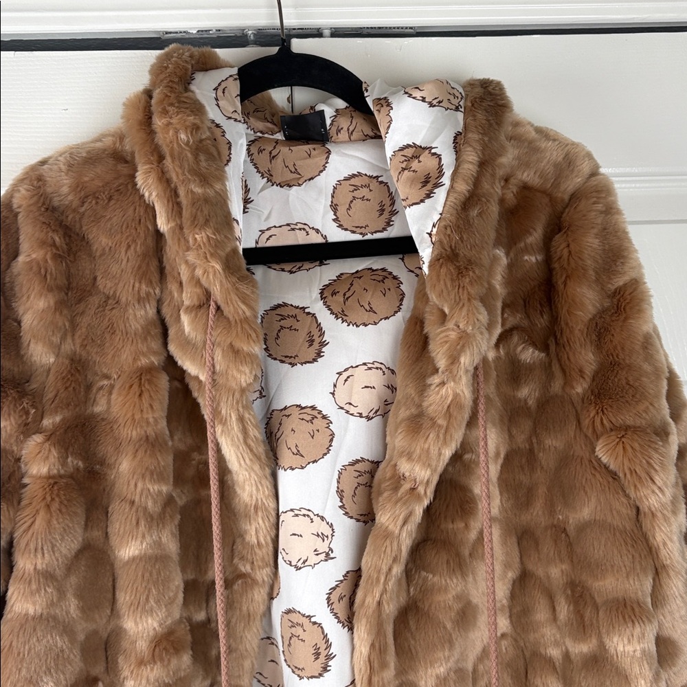 Star Trek Tribble Faux Fur Pom Pom Coat By Her Universe Size Large - Picture 6 of 15